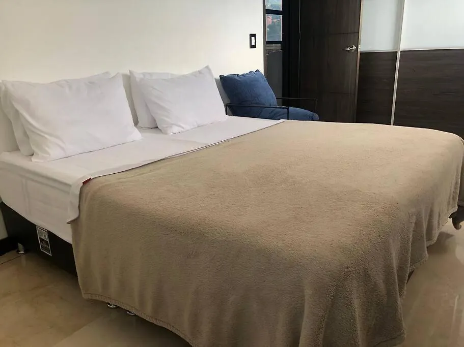 2004 El Poblado Cute And Cozy Apartment Medellin